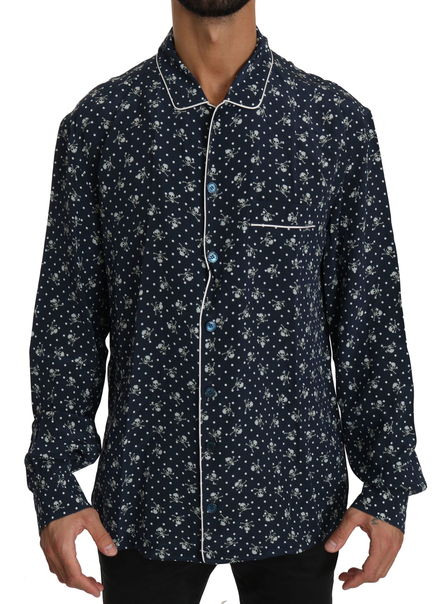 Dolce & Gabbana Silken Elegance: Camisa lounge con estampado de calaveras en azul