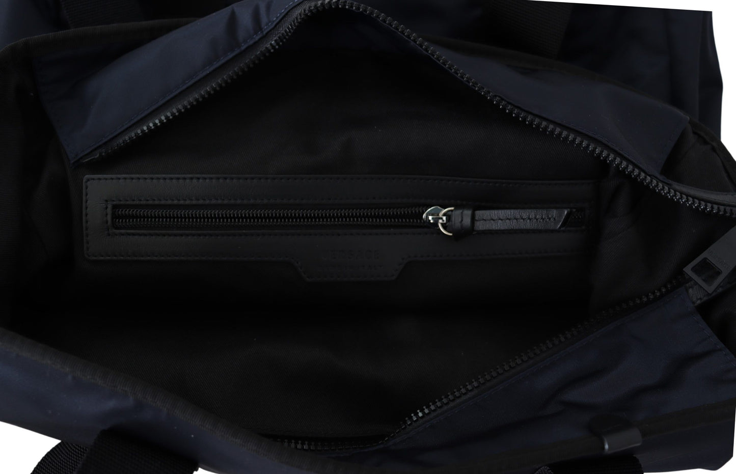 Versace Elegant Blue Nylon Tote Bag – par Versace | Disponible sur Sandy Store ByNet