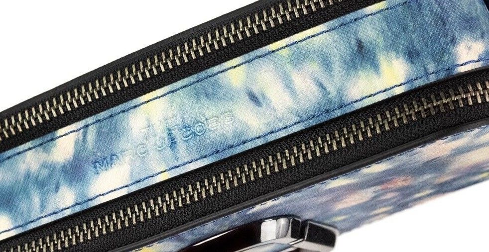 Marc Jacobs The Snapshot bag Watercolor Blue Printed Leather Shoulder Bag Purse – par Marc Jacobs | Disponible sur Sandy Store ByNet