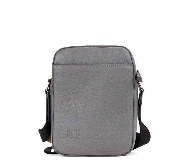 Burberry Thornton Small Grey Embossed Logo Grainy Leather Crossbody Handbag – par Burberry | Disponible sur Sandy Store ByNet