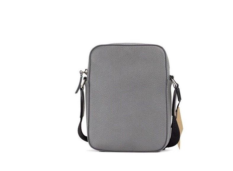 Burberry Thornton Small Grey Embossed Logo Grainy Leather Crossbody Handbag – par Burberry | Disponible sur Sandy Store ByNet