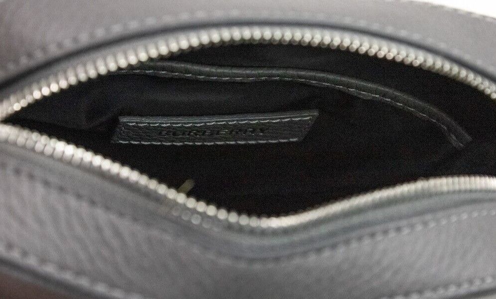 Burberry Thornton Small Grey Embossed Logo Grainy Leather Crossbody Handbag – par Burberry | Disponible sur Sandy Store ByNet