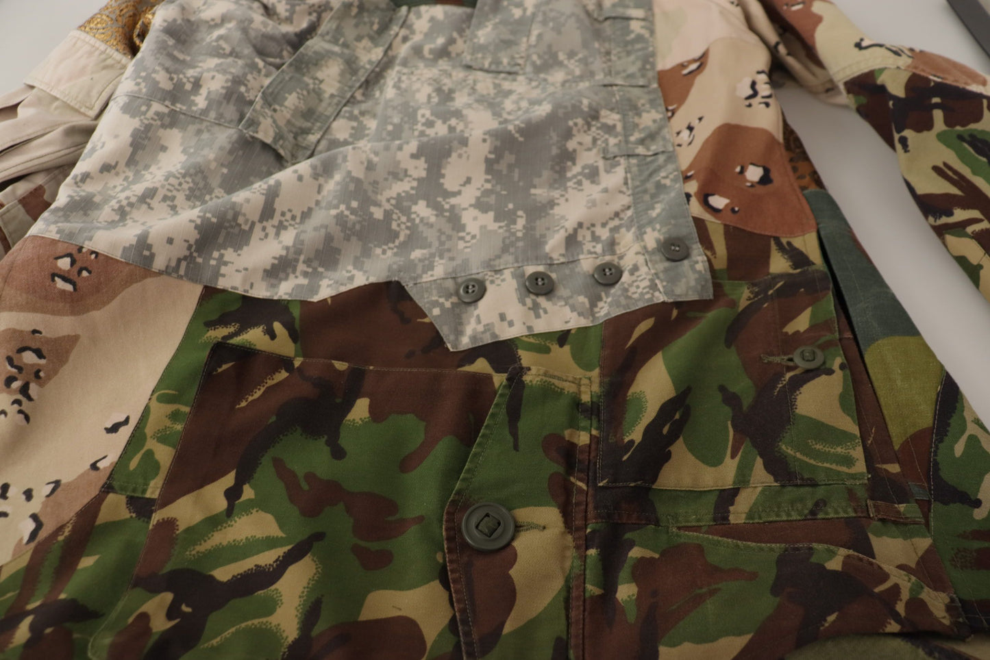 Dolce & Gabbana Camisa casual de camuflaje con patchwork