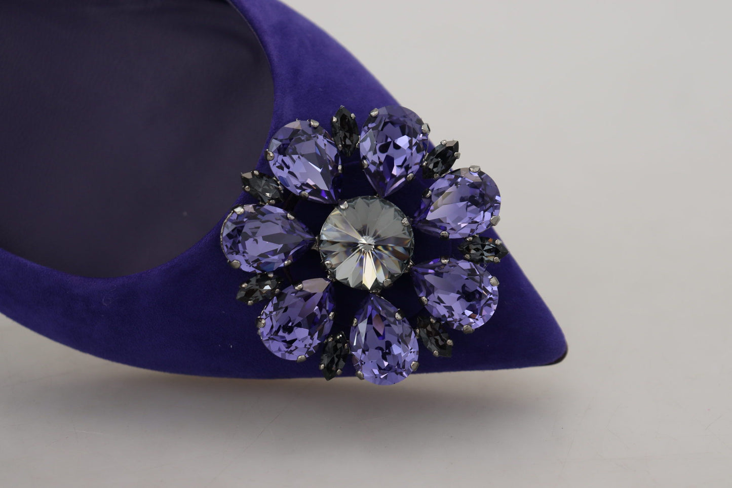 Dolce & Gabbana Zapatos planos de ante morado con cristales adornados