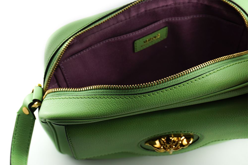 Versace Elegant Mint Green Leather Camera Case Bag – par Versace | Disponible sur Sandy Store ByNet
