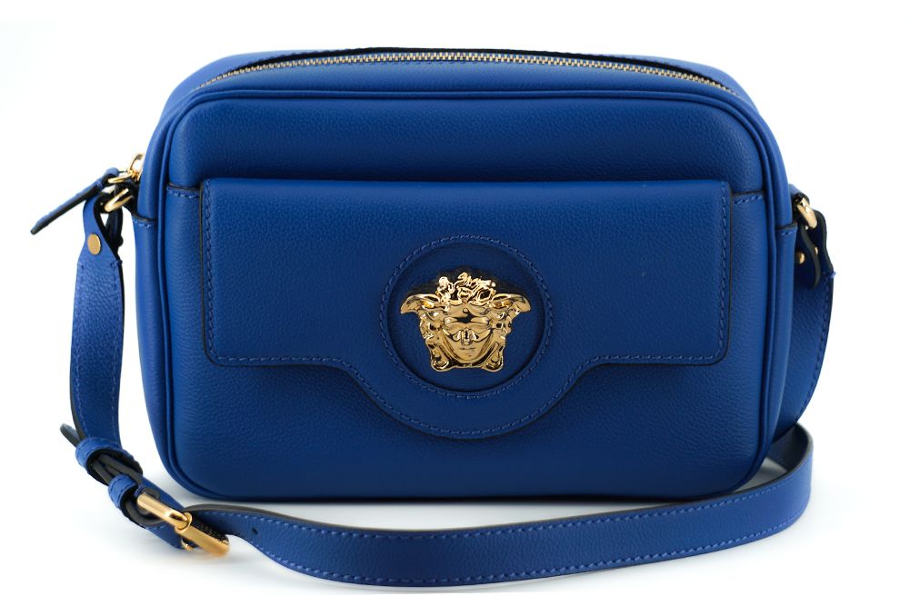 Versace Elegant Blue Calf Leather Camera Case Bag – par Versace | Disponible sur Sandy Store ByNet