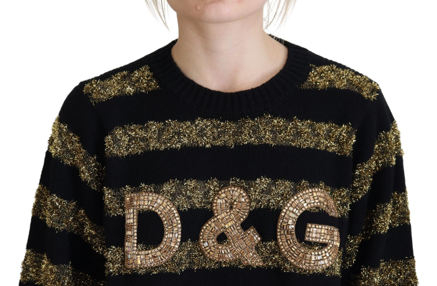 Suéter elegante con cristales negros y dorados de Dolce & Gabbana