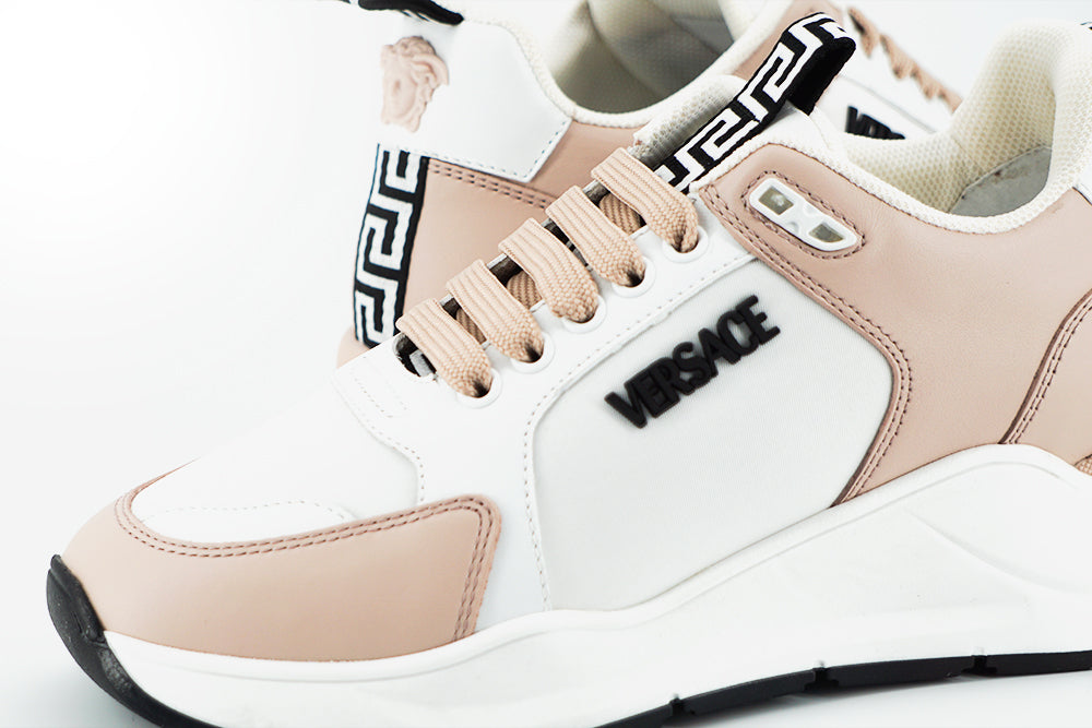 Versace Powder Pink Splendor Sneakers – EU36/US6 par Versace | Disponible sur Sandy Store ByNet
