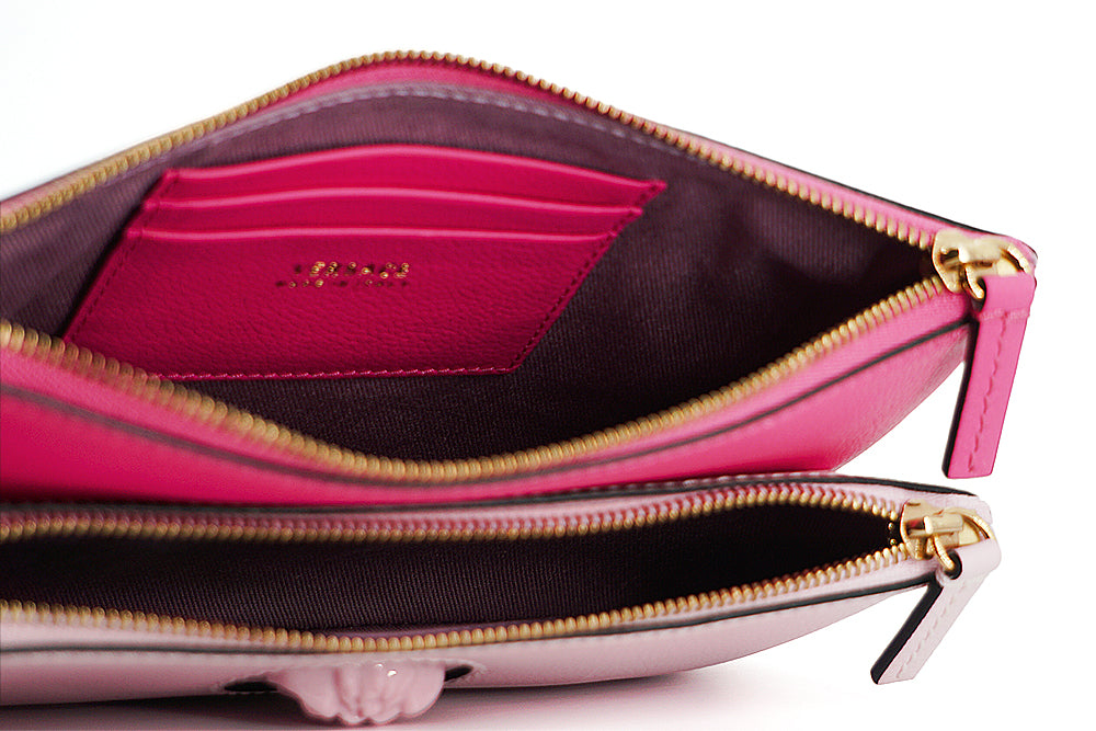 Versace Elegant Pink Leather Pouch Clutch – par Versace | Disponible sur Sandy Store ByNet
