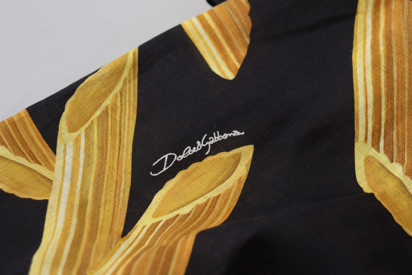 Dolce & Gabbana Camisa de lino negra con estampado Penne Rigate