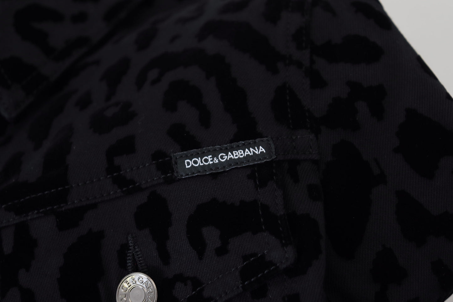 Dolce & Gabbana Chaqueta vaquera elegante con estampado de leopardo