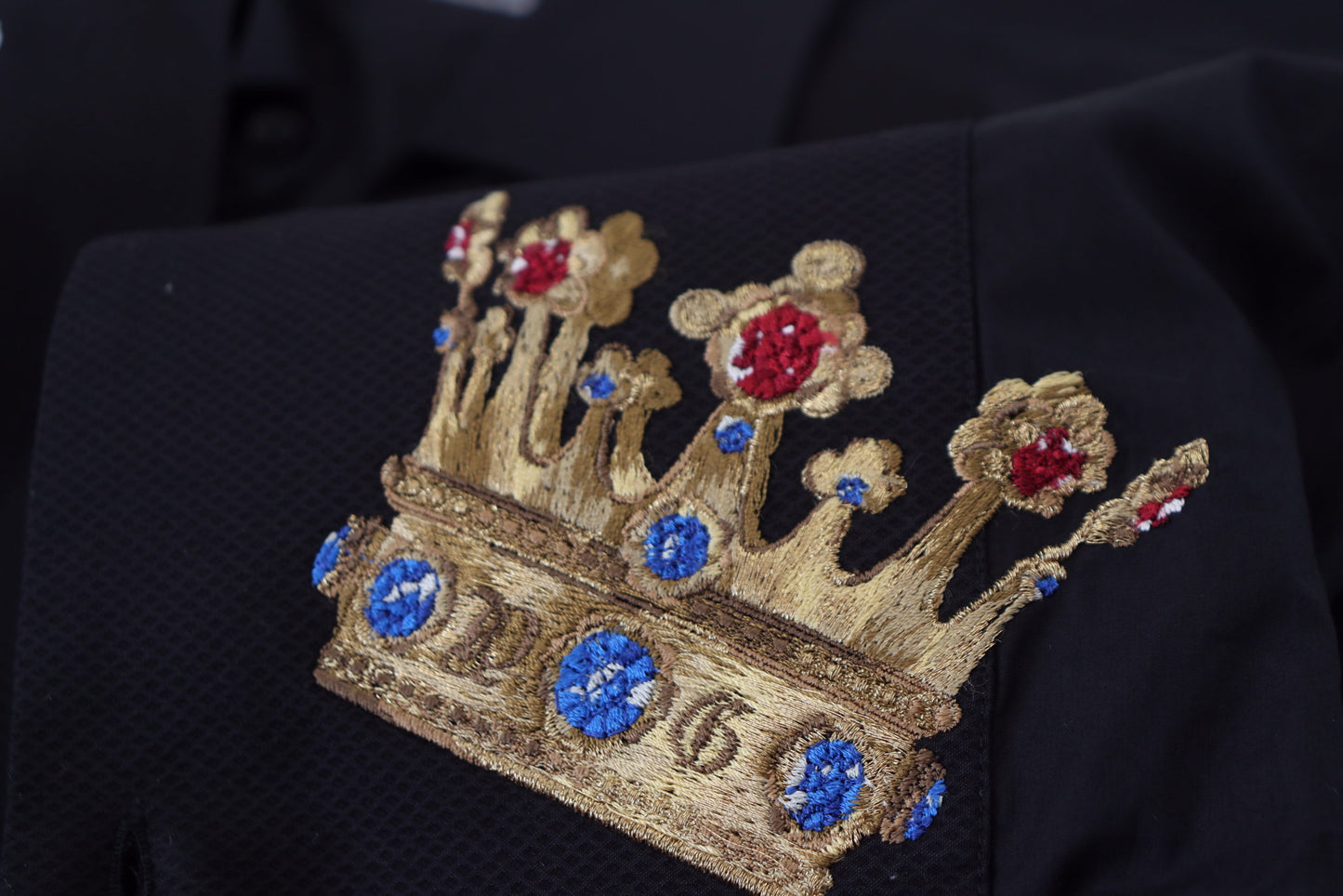 Dolce & Gabbana Elegante camisa de vestir negra slim fit con bordado de corona