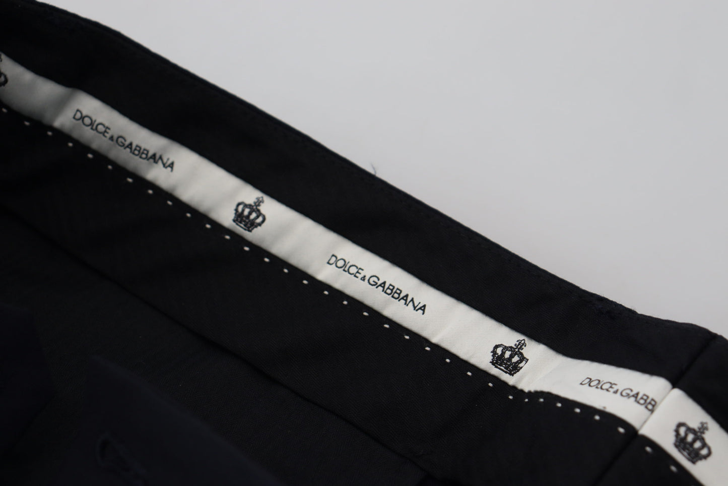 Dolce & Gabbana Elegante pantalón negro de mezcla de lana