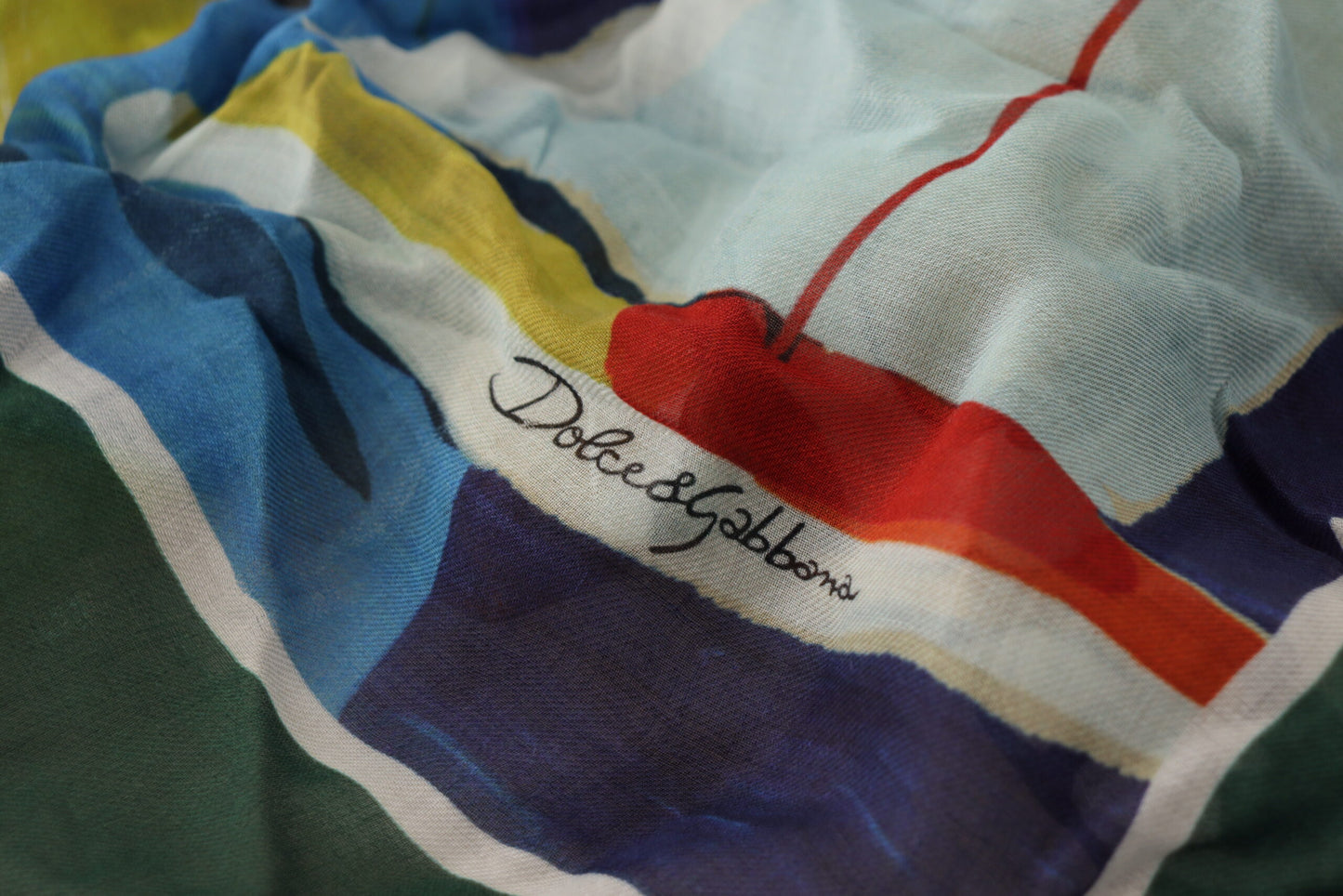 Dolce & Gabbana Elegante bufanda cuadrada en mezcla de seda multicolor