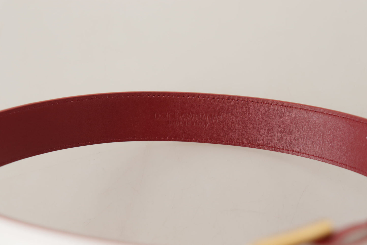 Dolce & Gabbana Elegante Cinturón de Piel Blanca con Hebilla Grabada