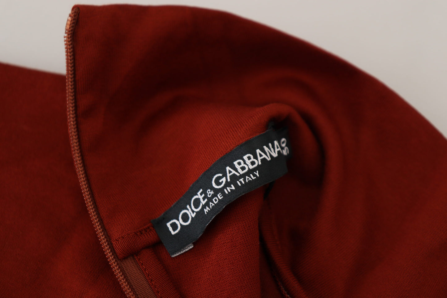Dolce & Gabbana Elegante suéter con cremallera y cuello granate