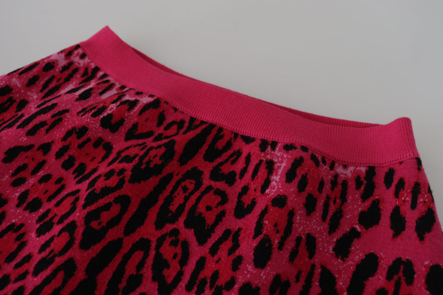 Dolce & Gabbana Minifalda elegante de leopardo rosa de cintura alta