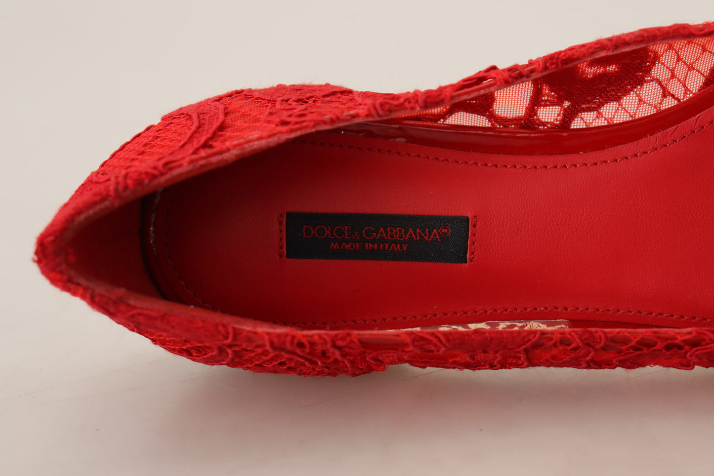 Zapatos planos rojos con adornos de cristal de Dolce & Gabbana