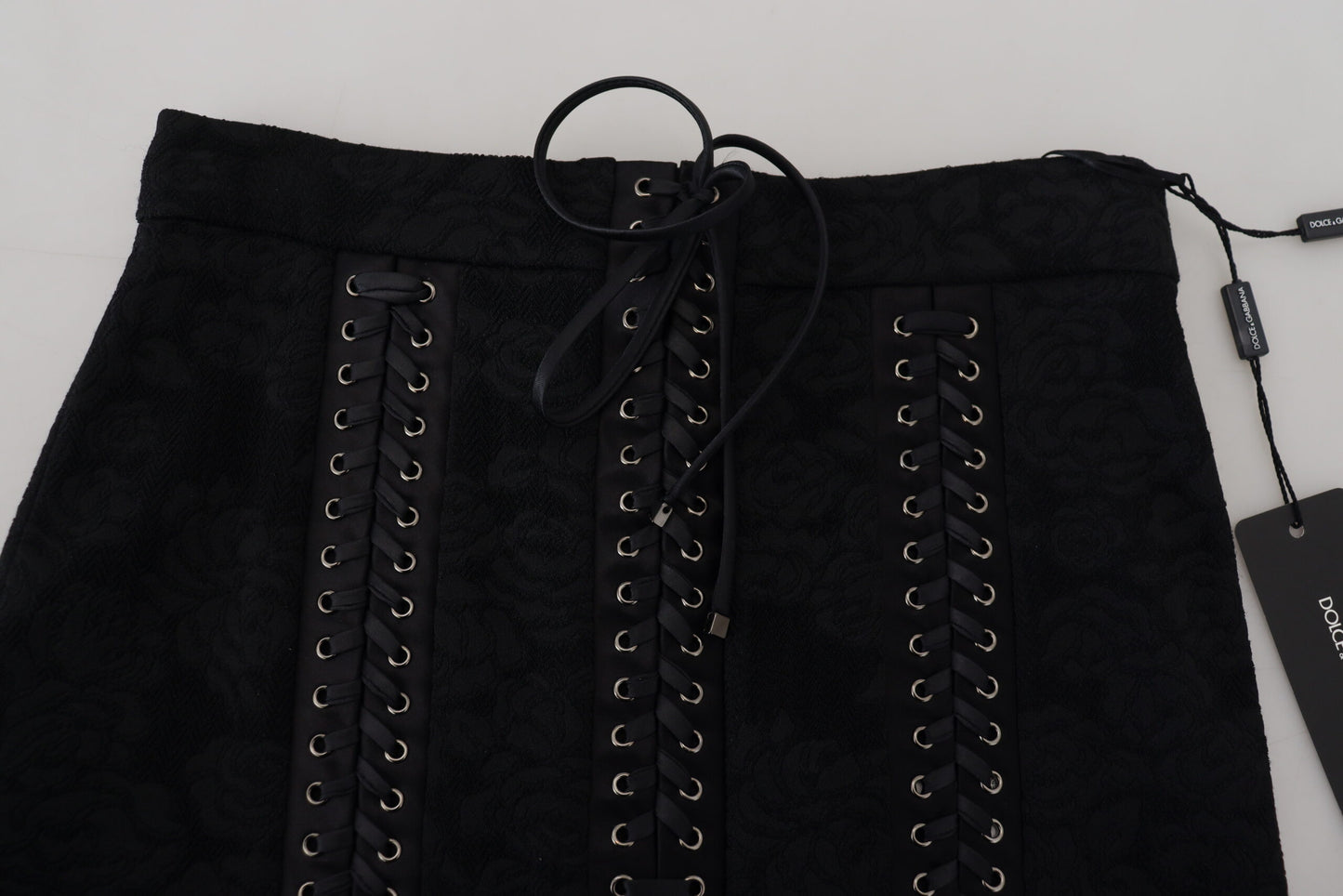 Dolce & Gabbana Elegante falda negra de cintura alta con forro de seda