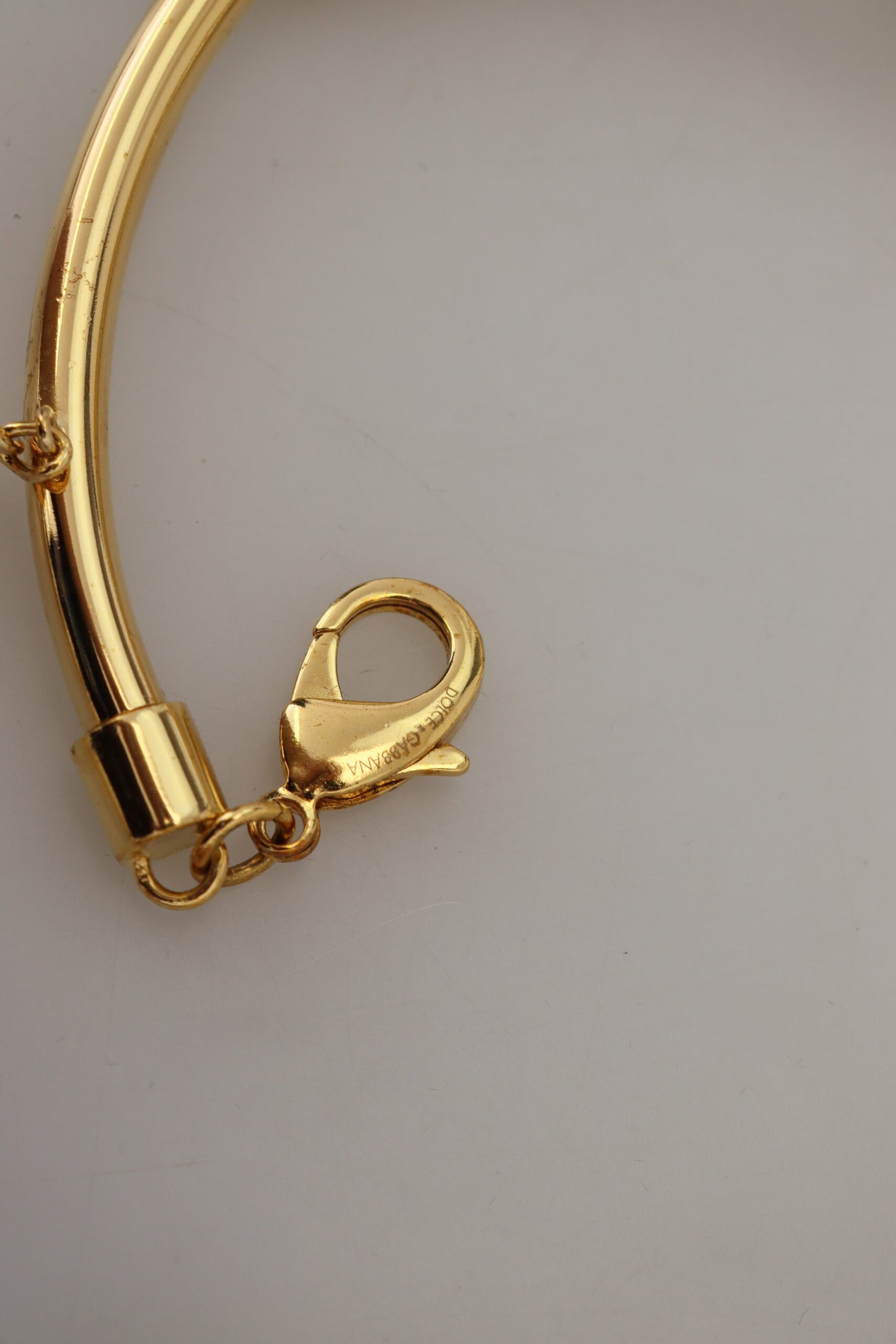 Dolce & Gabbana Élégant collier ras du cou doré orné de fausses perles