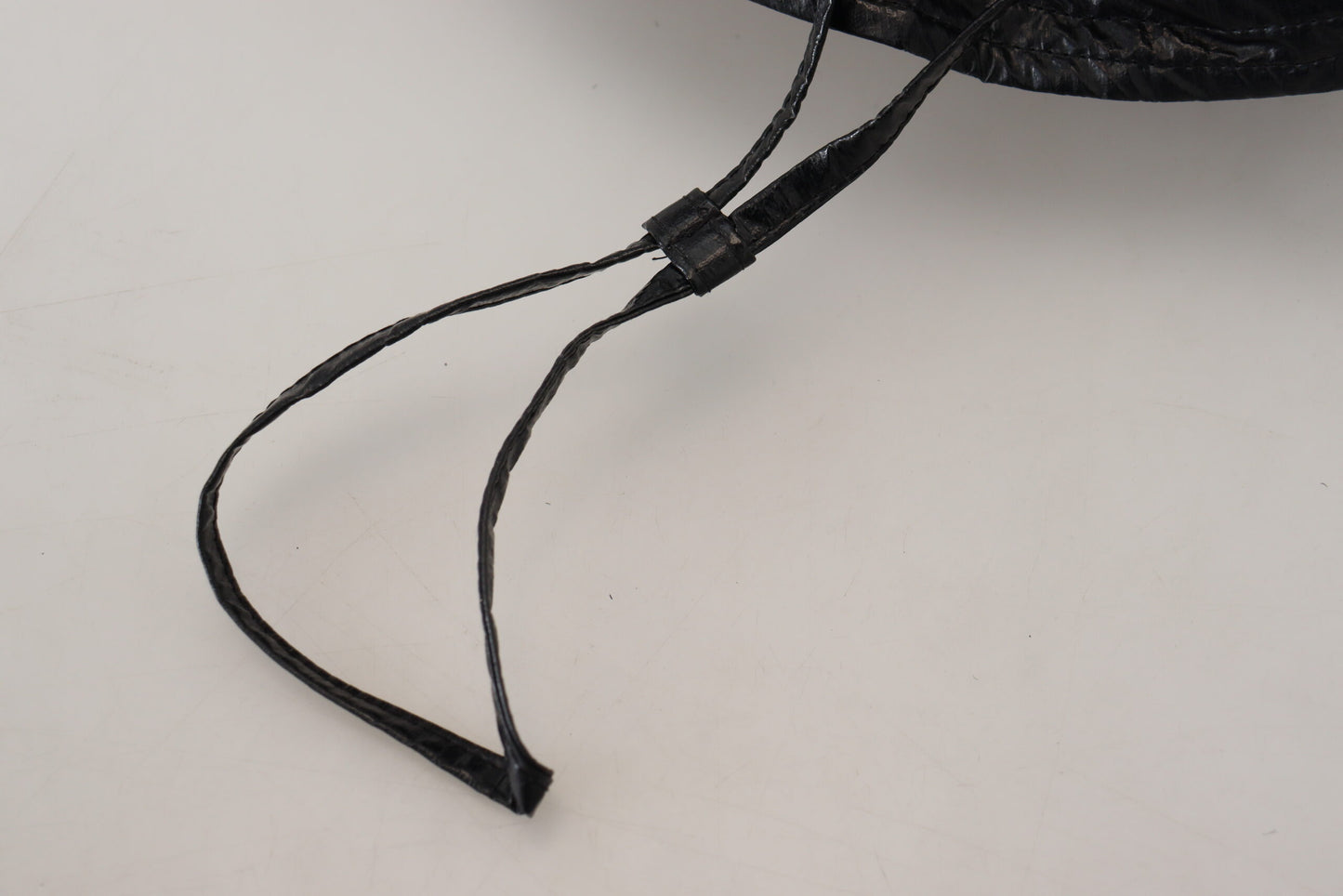Dolce & Gabbana Elegante gorra de pescador negra con detalle de logotipo