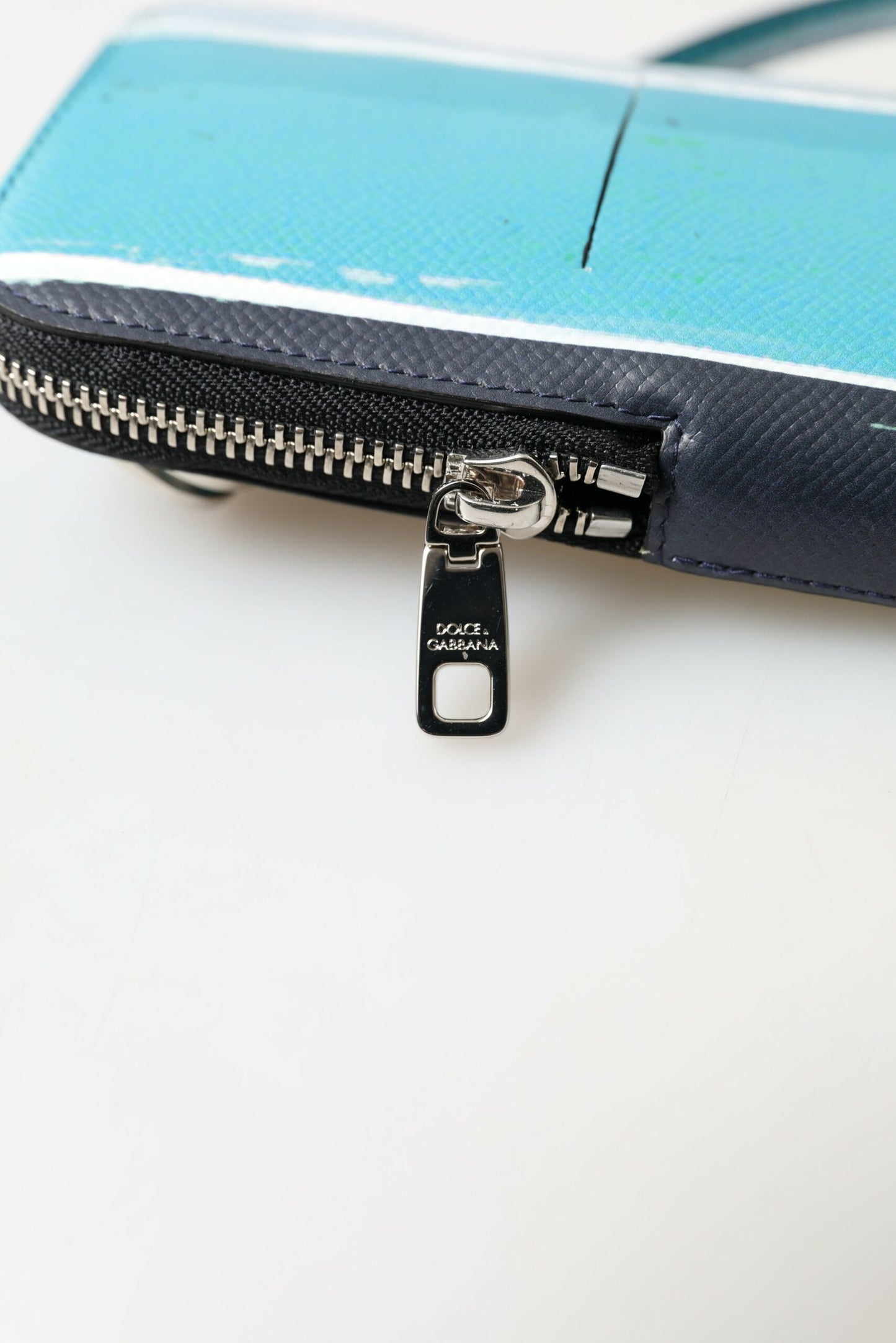 Dolce & Gabbana Elegante bolso bandolera de cuero para teléfono en azul y blanco