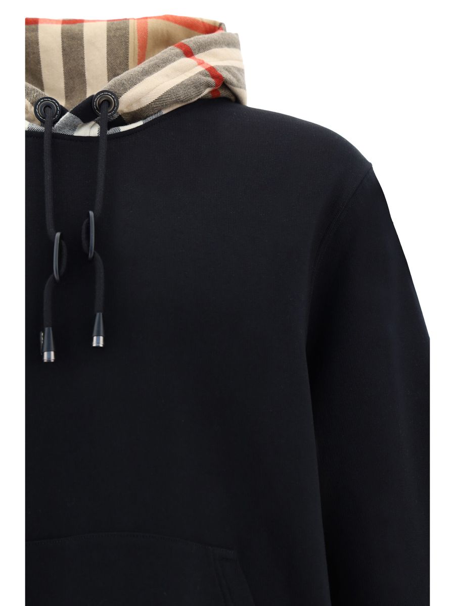 Burberry Elegant Oversize Black Samuel Hoodie – IT52 | XL par Burberry | Disponible sur Sandy Store ByNet