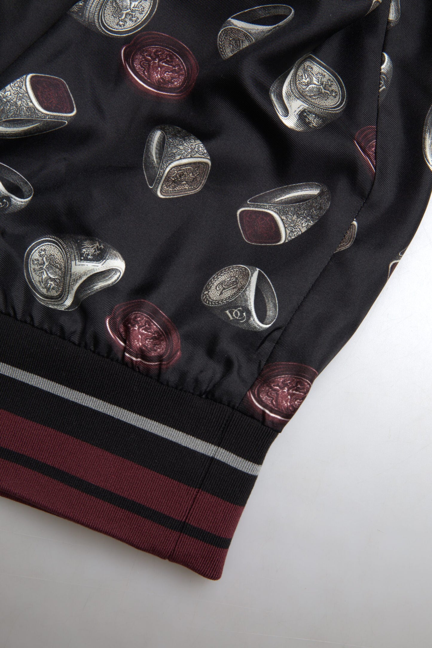Dolce & Gabbana Jersey Elegante De Seda Con Cuello Redondo - Negro Multicolor