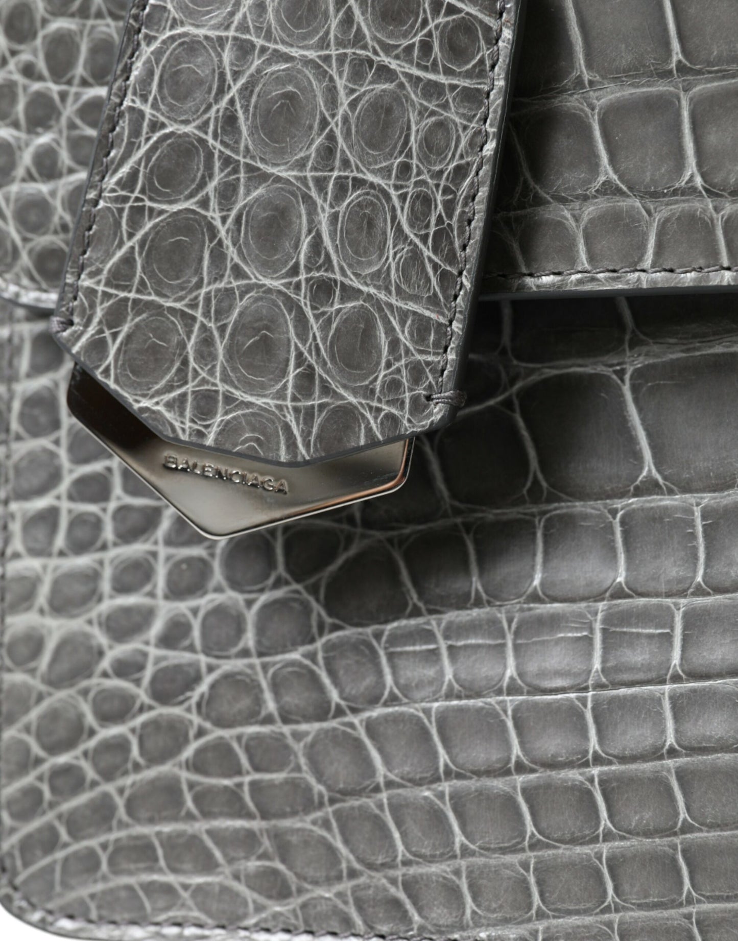 Balenciaga Alligator Leather Medium Shoulder Bag – par Balenciaga | Disponible sur Sandy Store ByNet