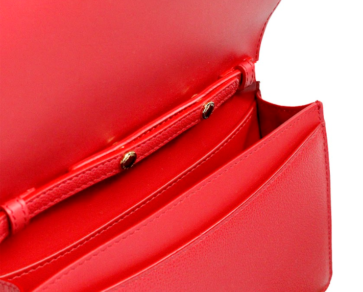 Burberry Hampshire Small Red Embossed Logo Smooth Leather Crossbody Bag – par Burberry | Disponible sur Sandy Store ByNet