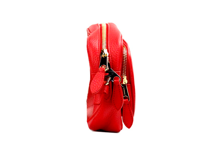Burberry Small Branded Bright Red Grainy Leather Camera Crossbody Bag – par Burberry | Disponible sur Sandy Store ByNet