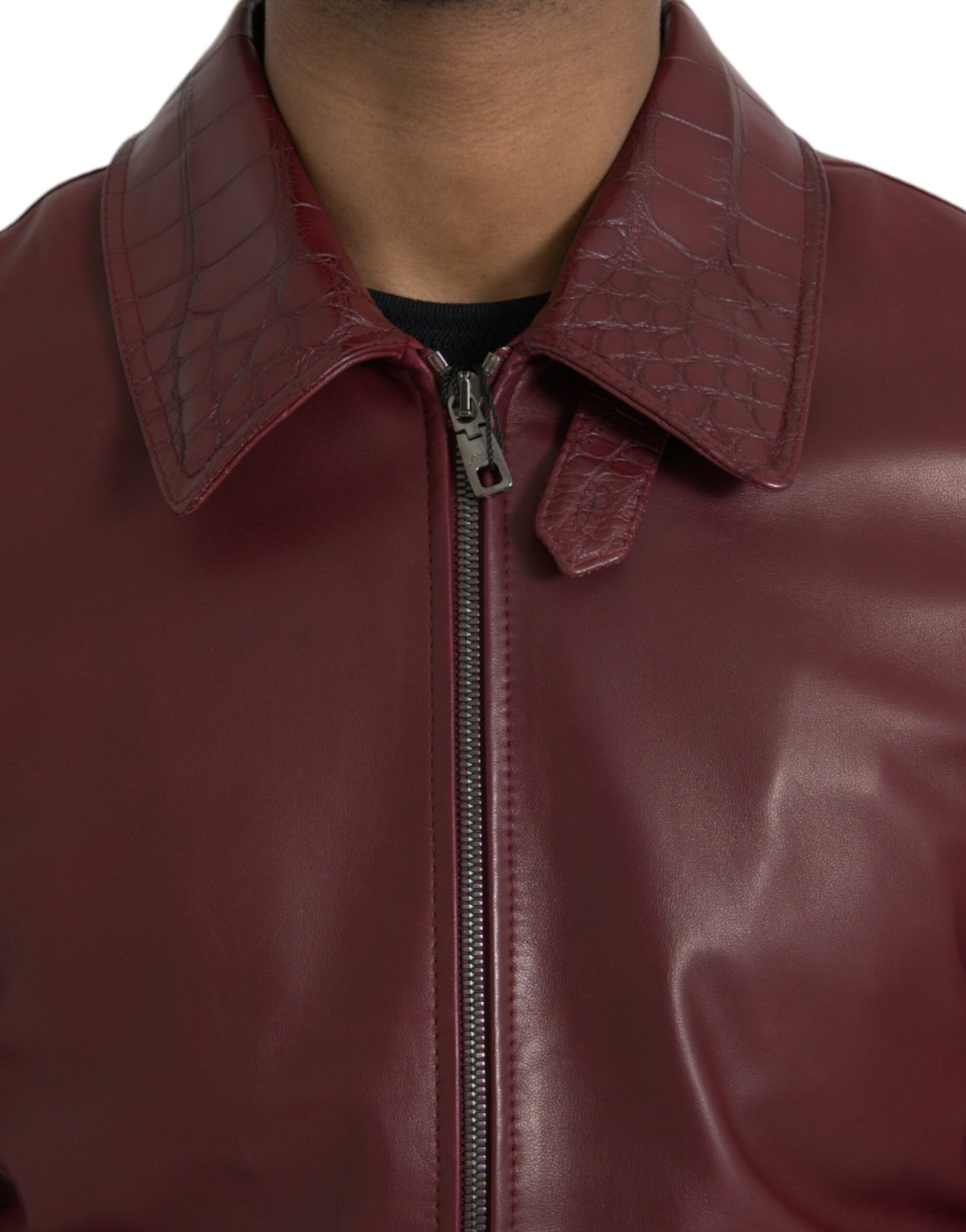 Dolce & Gabbana Chaqueta motera con cremallera de cuero exótico granate