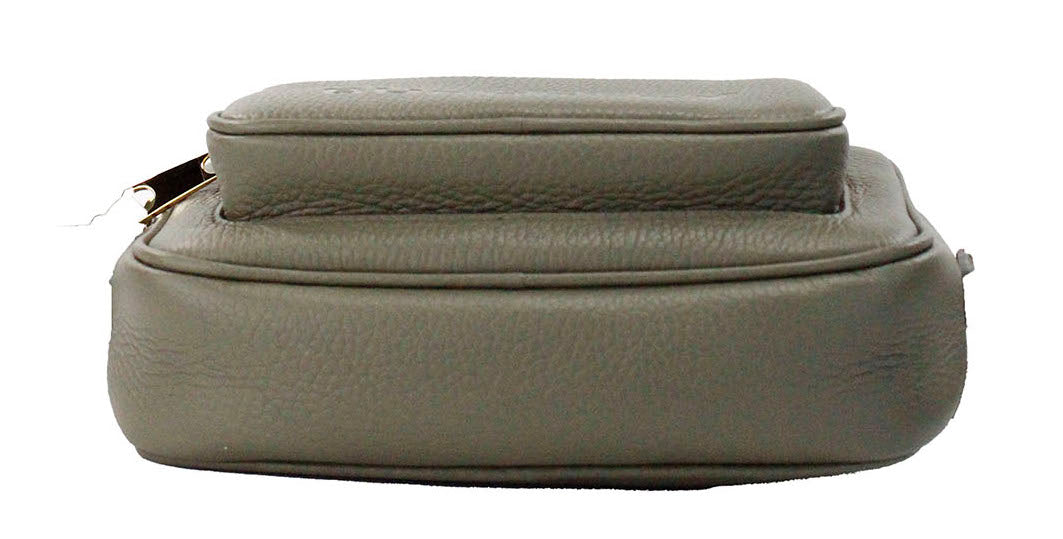Burberry Small Branded Dark Fern Green Grainy Leather Camera Crossbody Bag – par Burberry | Disponible sur Sandy Store ByNet