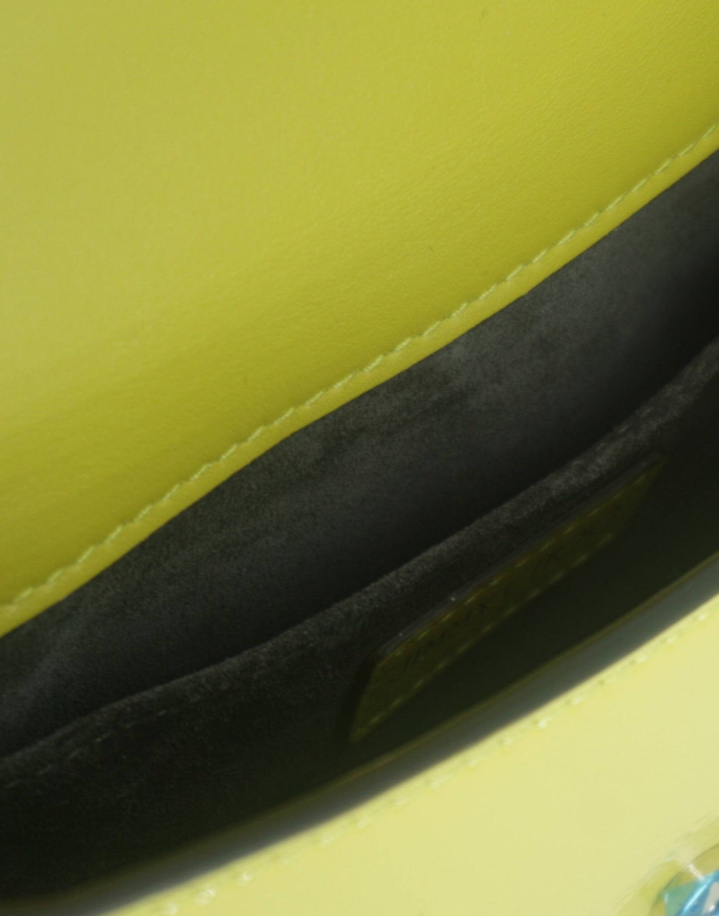 Jimmy Choo Lime Yellow Leather Small Shoulder Bag – par Jimmy Choo | Disponible sur Sandy Store ByNet