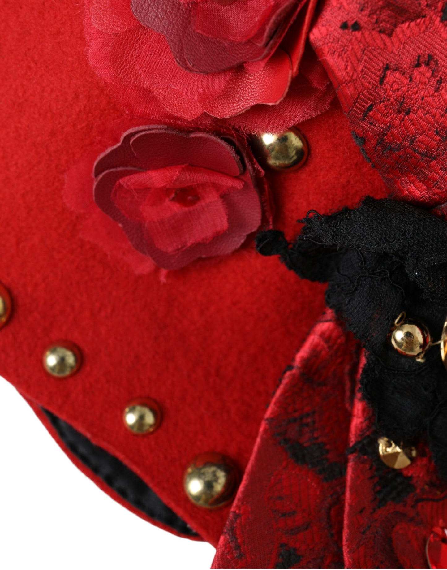 Dolce & Gabbana Sombrero adornado con broche de rosas doradas y cristales rojos