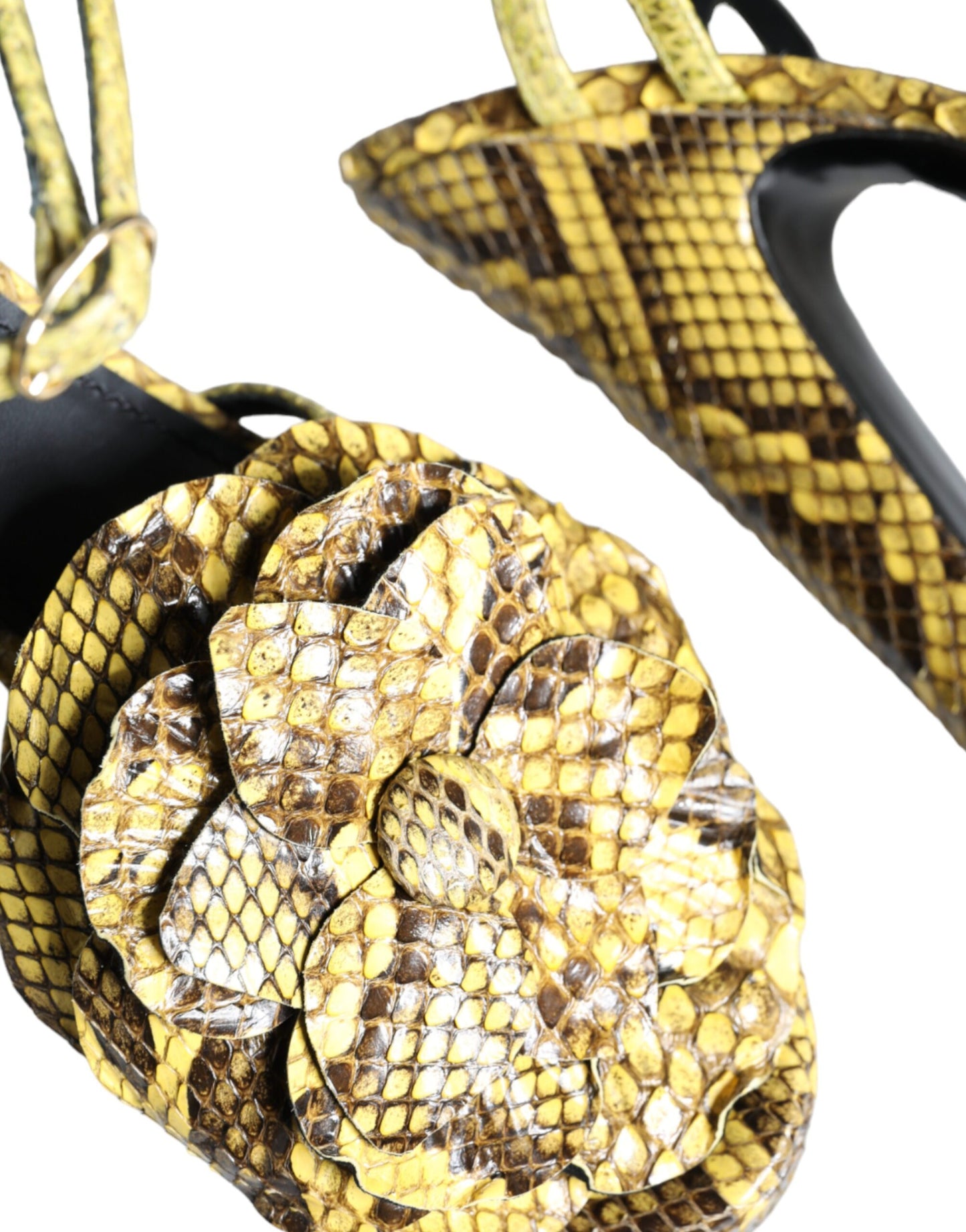 Dolce & Gabbana Sandalias de tacón con tira al tobillo de cuero exótico amarillo Zapatos