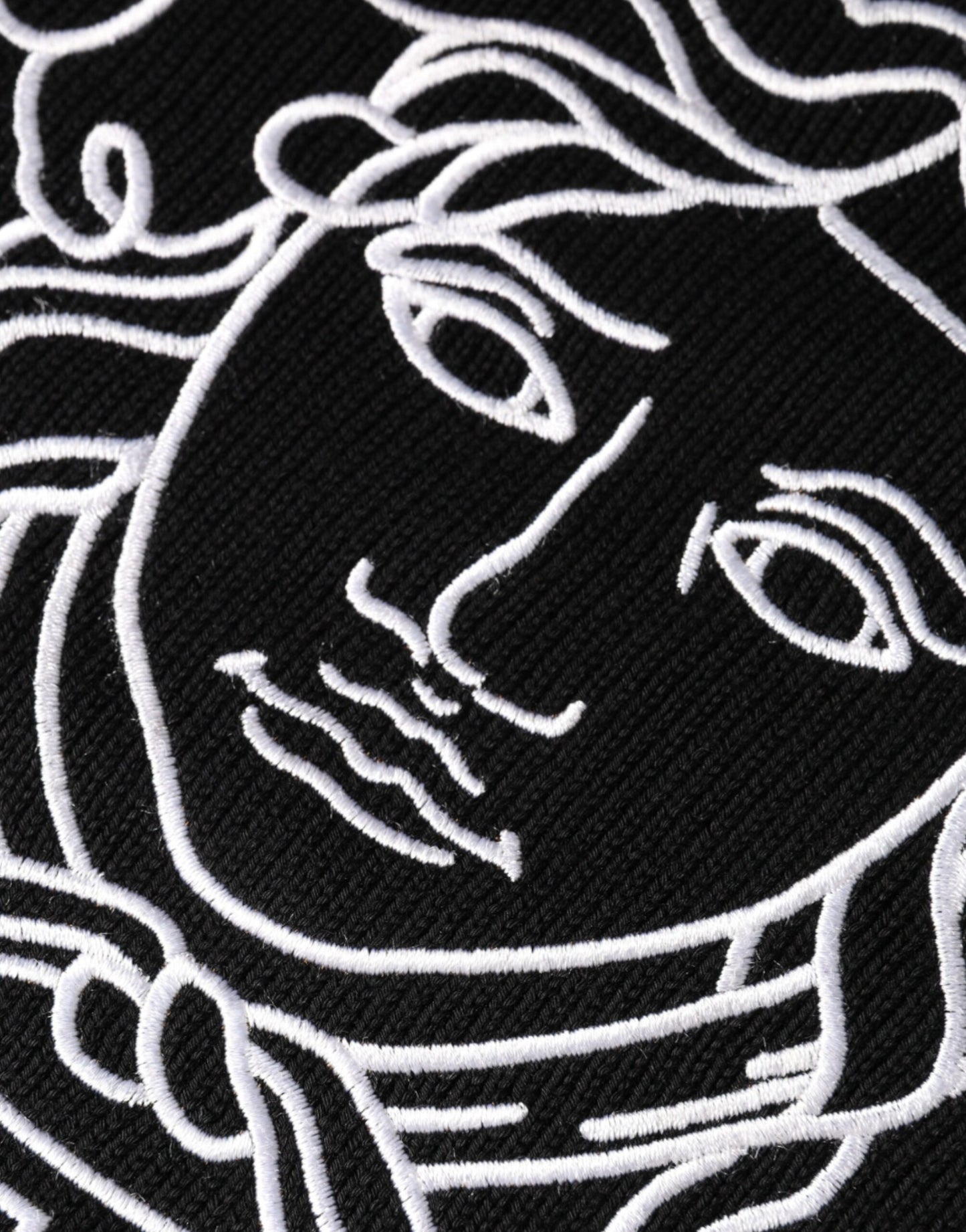 Versace Jersey negro con cuello redondo y bordado de Medusa