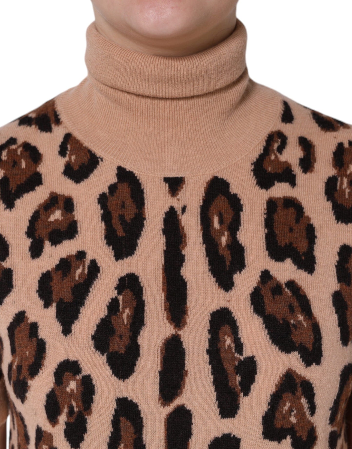 Dolce & Gabbana Top de cuello alto de lana con estampado de leopardo beige