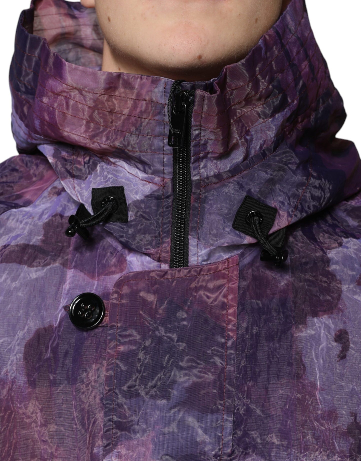 Chaqueta tipo blusón con capucha y estampado de camuflaje morado de Dolce & Gabbana para hombre