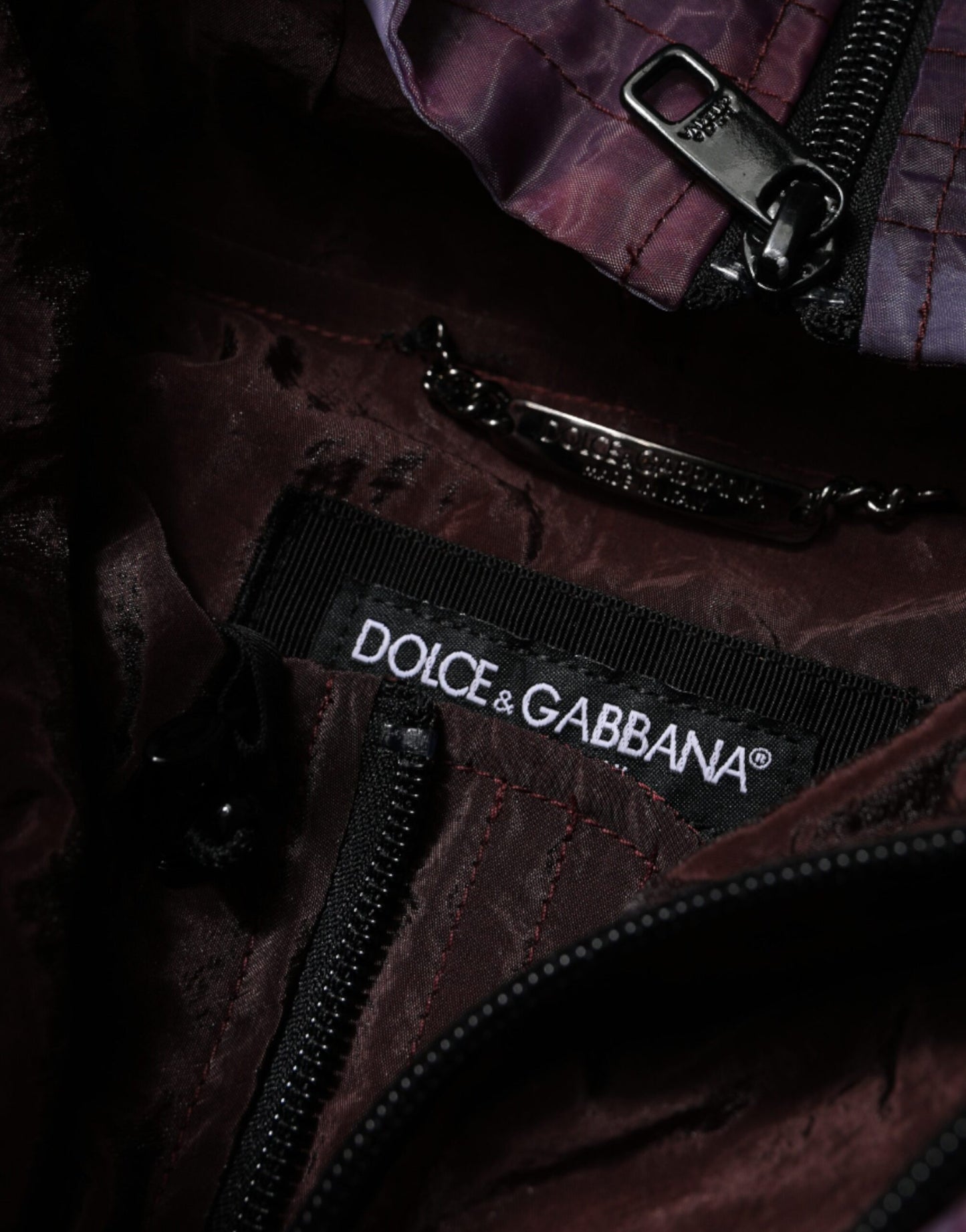 Chaqueta tipo blusón con capucha y estampado de camuflaje morado de Dolce & Gabbana para hombre
