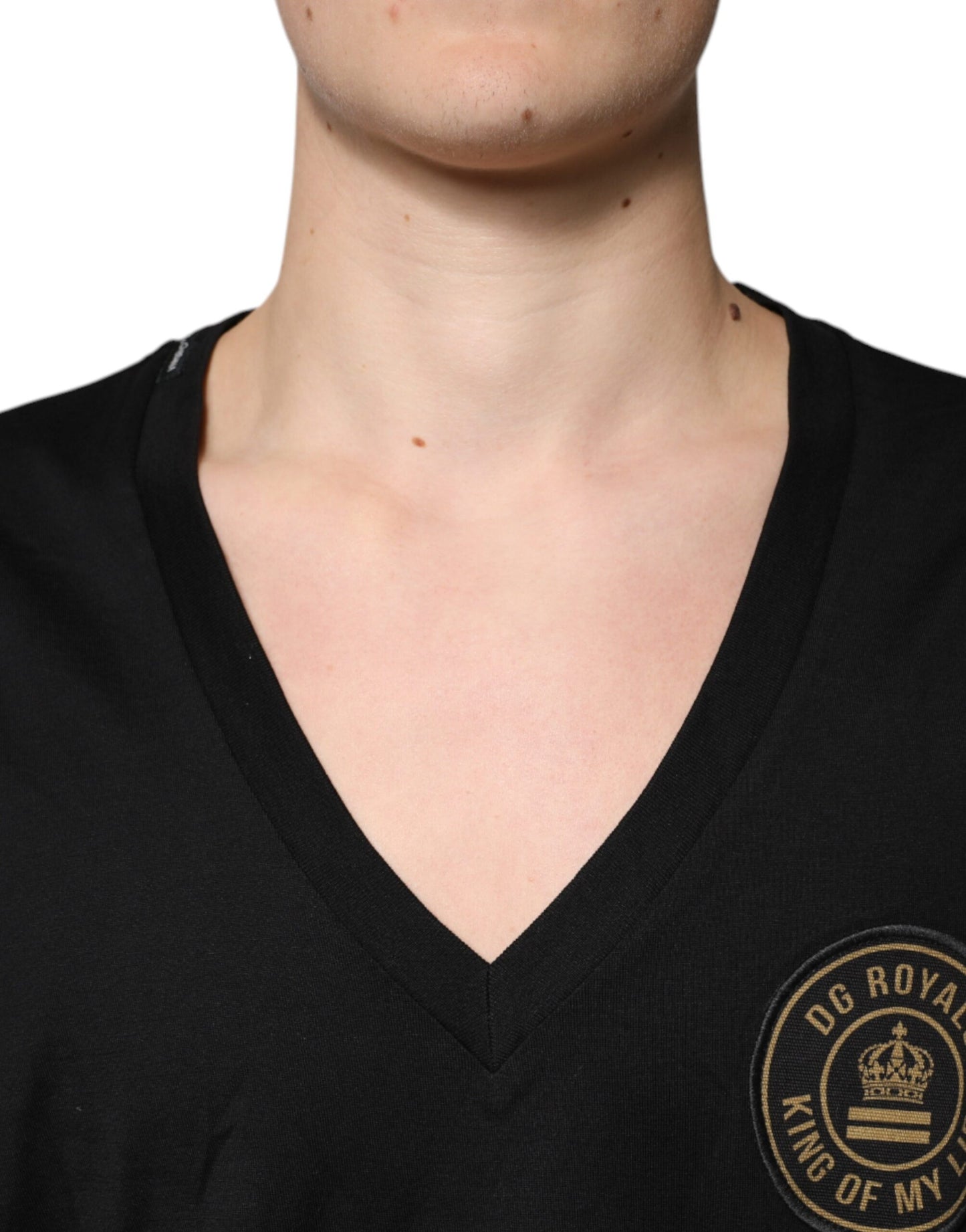 Camiseta de manga corta con cuello en V y logotipo de algodón negro de Dolce & Gabbana