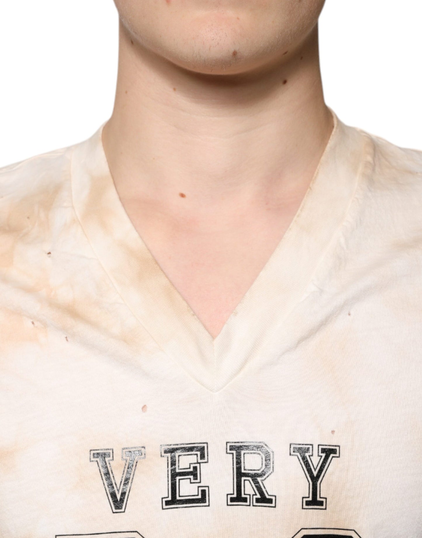 Camiseta de algodón con cuello en V y estampado gráfico beige de Dolce & Gabbana