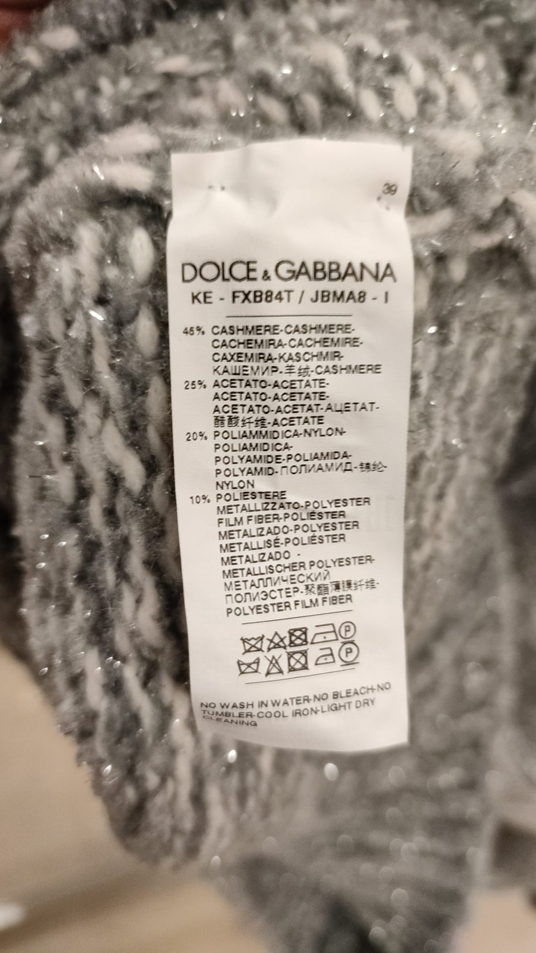 Jersey elegante de cuello alto en mezcla de cachemira gris de Dolce & Gabbana