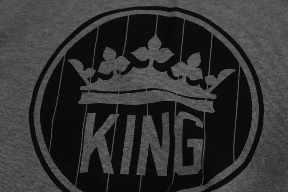 Dolce & Gabbana Gray Crown King Print Cotton Pullover Sweater – IT52 | XL par Dolce & Gabbana | Disponible sur Sandy Store ByNet