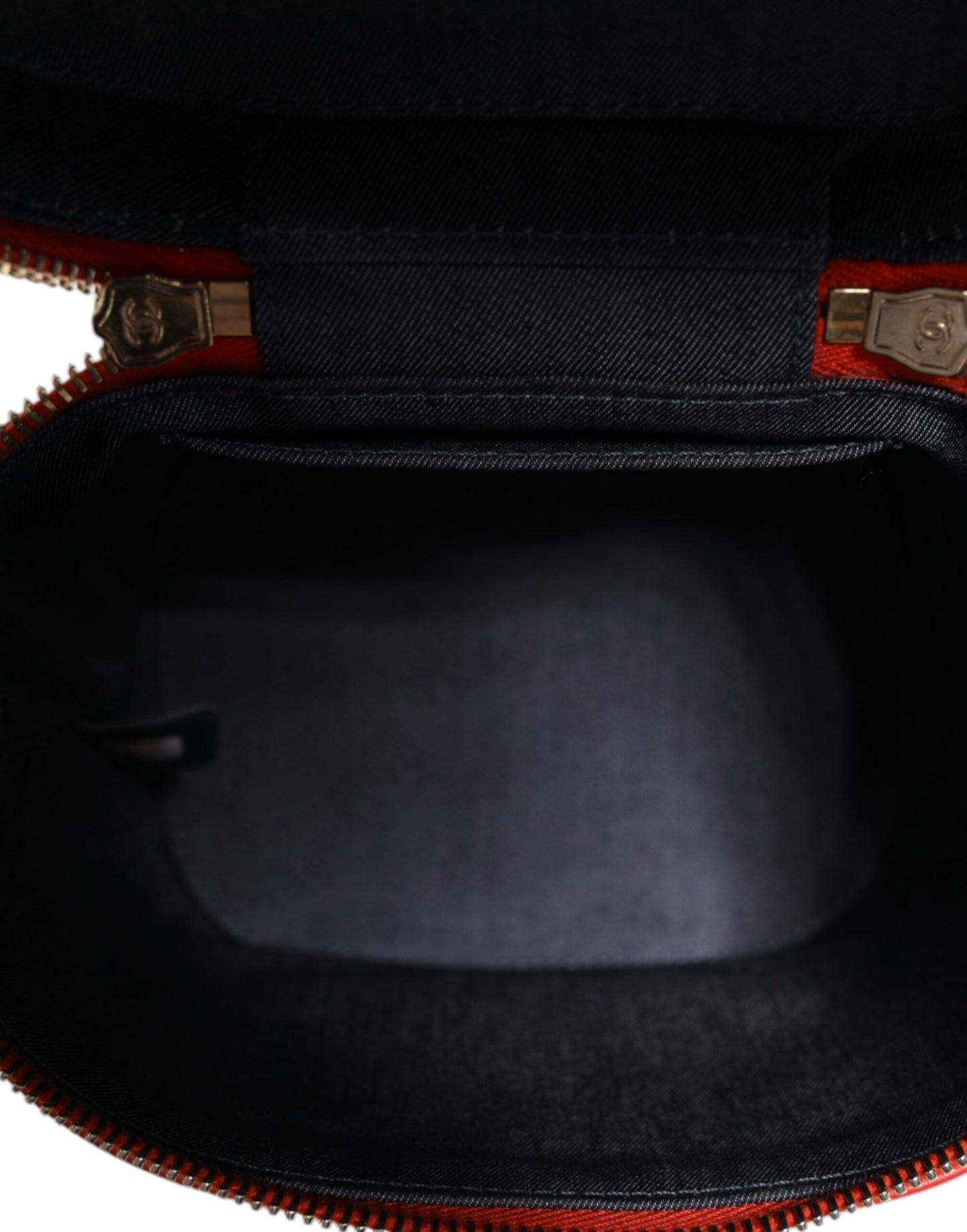 Bolso de mano con cadena y diseño de coco naranja de Chanel