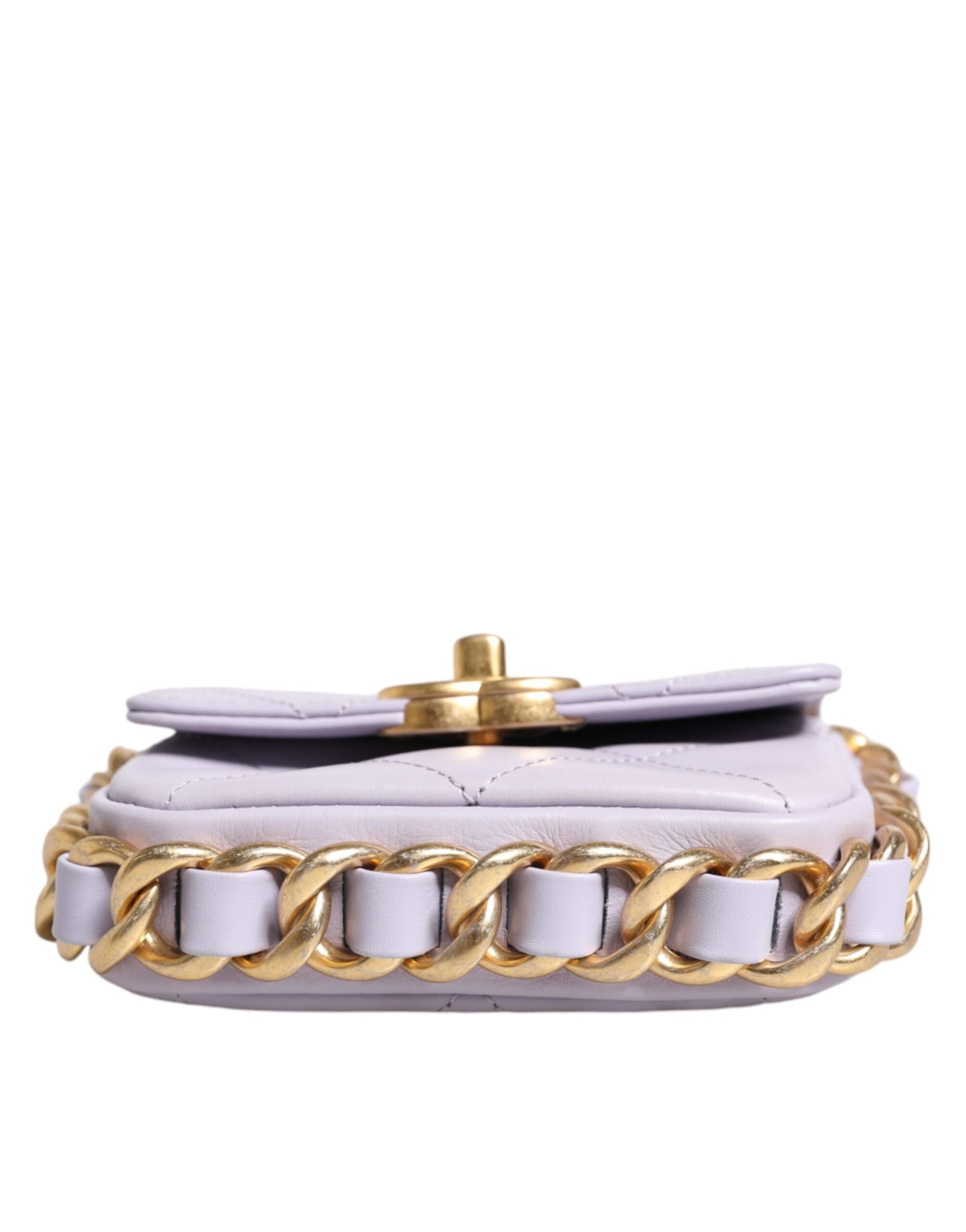 Mini bolso bandolera Chanel de piel de becerro acolchada azul con solapa y cadena