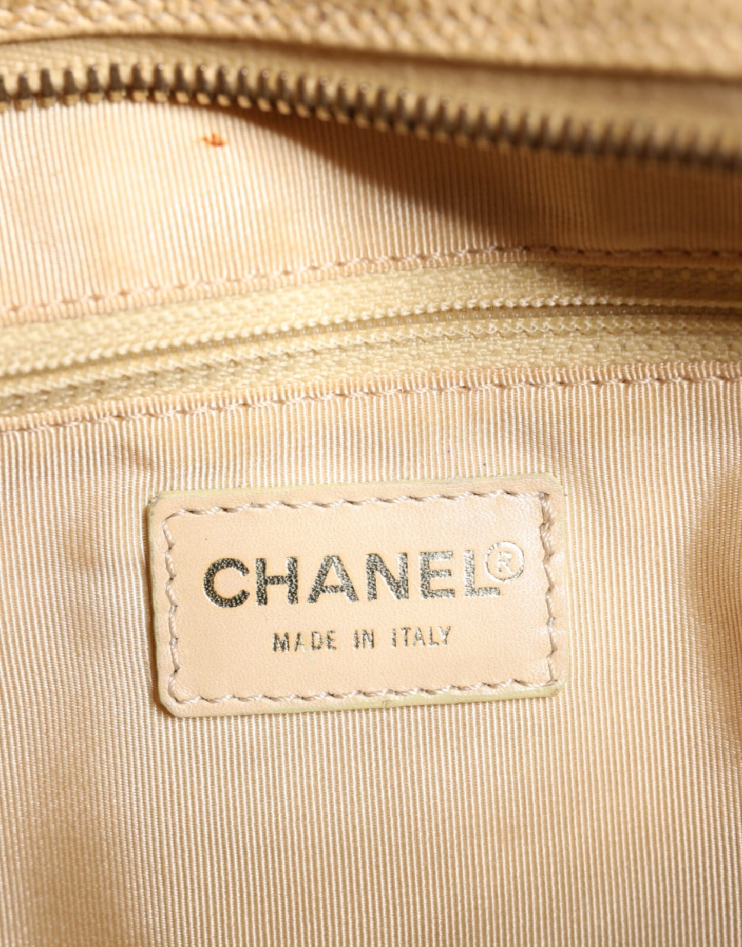 Bolso Chanel de piel con cadena Caviar De Coco en color beige