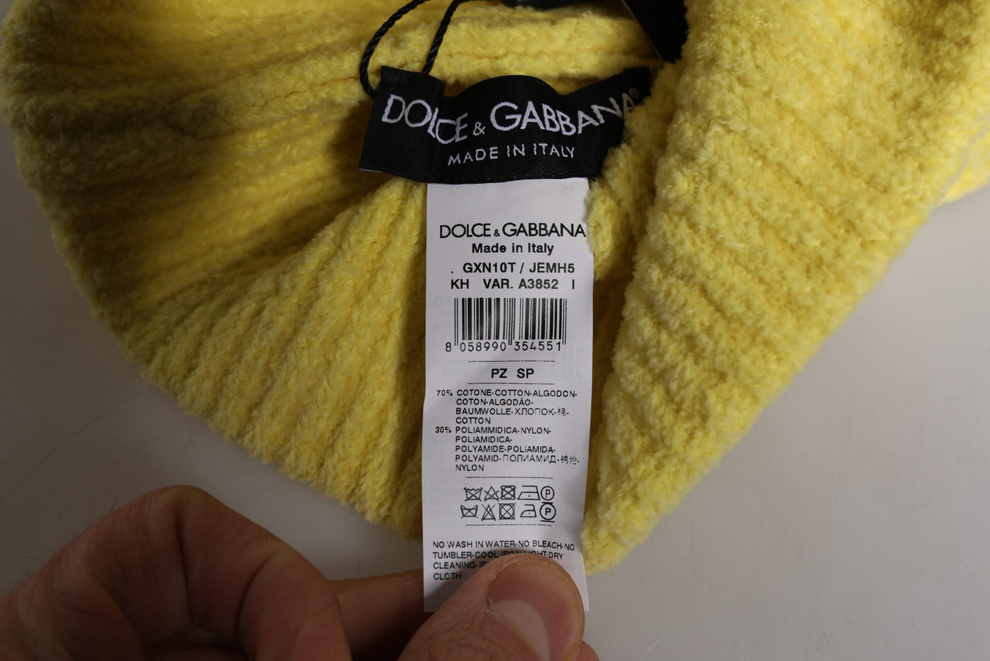 Dolce & Gabbana Yellow Cotton Knitted Winter Beanie Hat – par Dolce & Gabbana | Disponible sur Sandy Store ByNet
