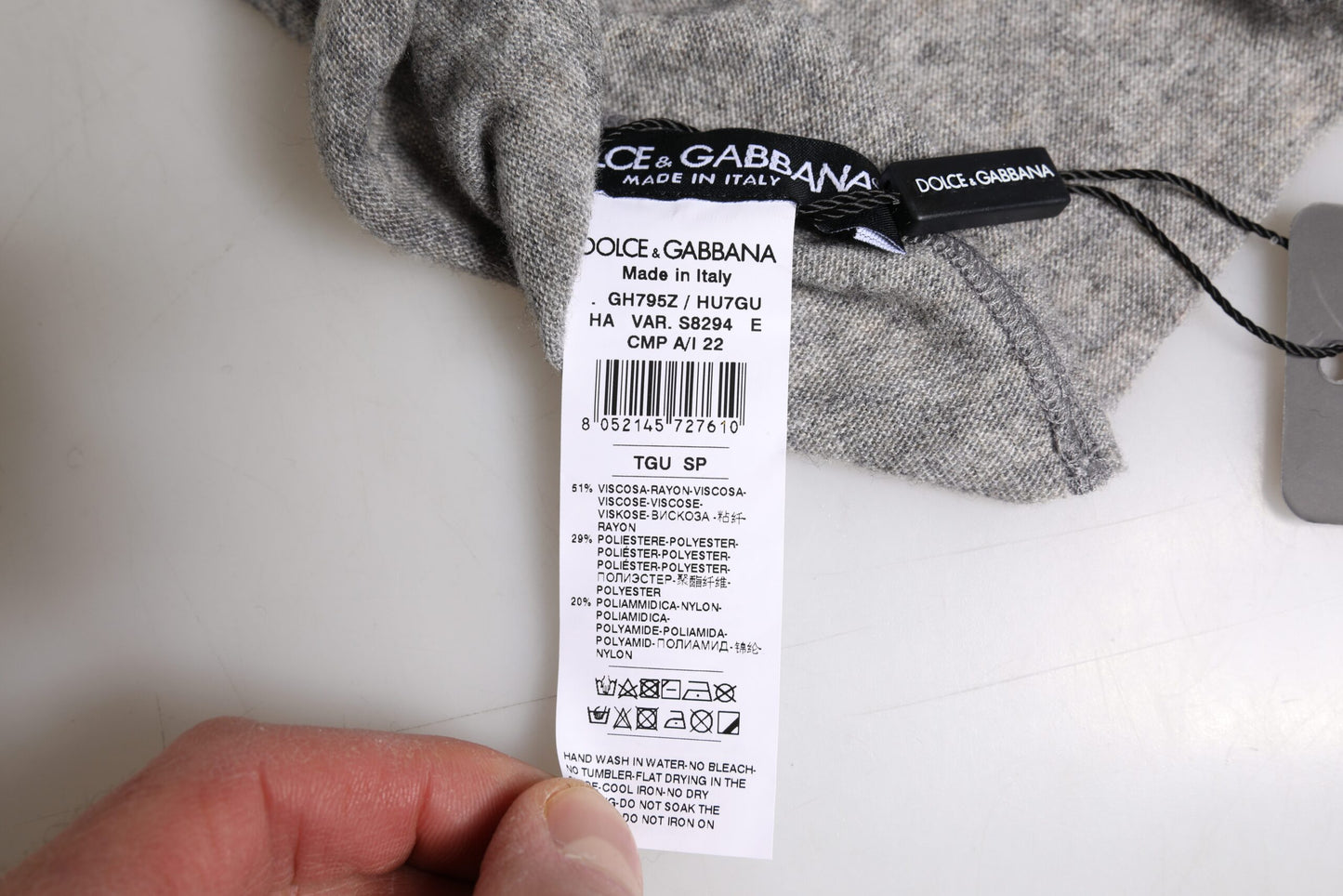 Dolce & Gabbana Gray Viscose Blend Knitted Beanie Cap – par Dolce & Gabbana | Disponible sur Sandy Store ByNet