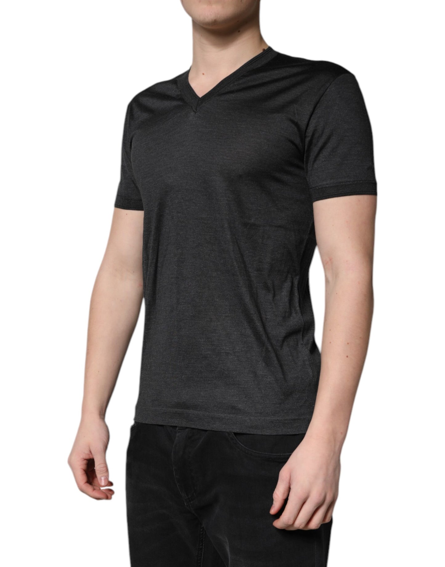 Camiseta de manga corta con cuello en V de seda gris oscuro de Dolce & Gabbana